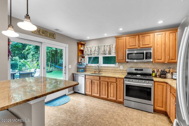 9 Vixen Place, Tinton Falls, NJ 07753