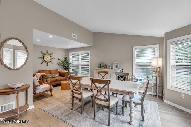 9 Vixen Place, Tinton Falls, NJ 07753