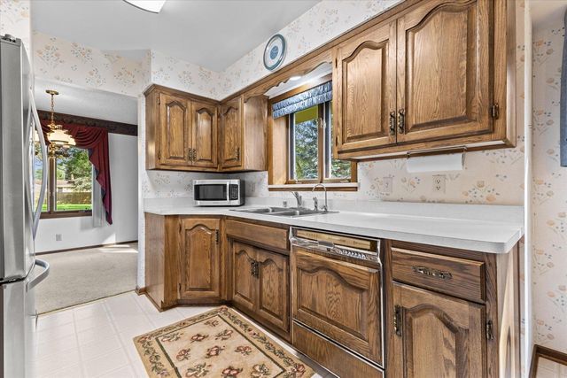 8225 64th AVENUE, Kenosha, WI 53142
