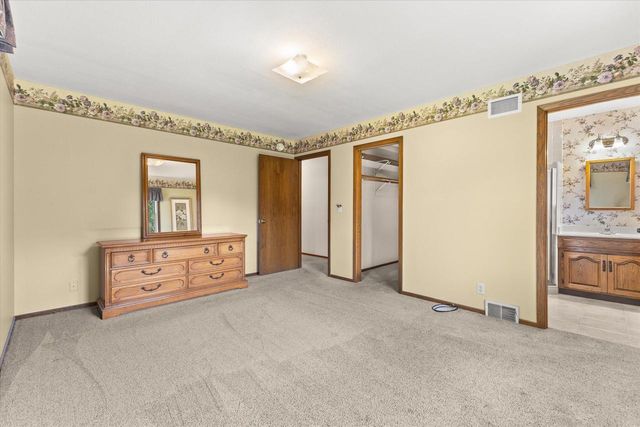 8225 64th AVENUE, Kenosha, WI 53142