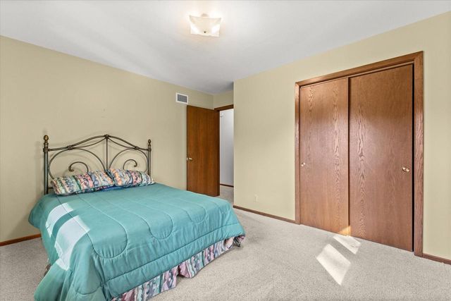 8225 64th AVENUE, Kenosha, WI 53142