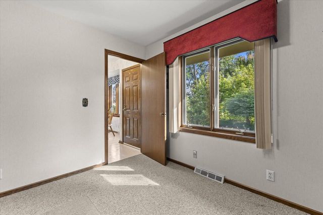 8225 64th AVENUE, Kenosha, WI 53142