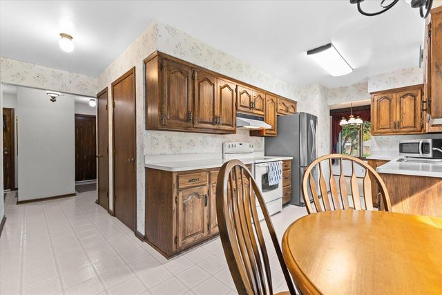 8225 64th AVENUE, Kenosha, WI 53142