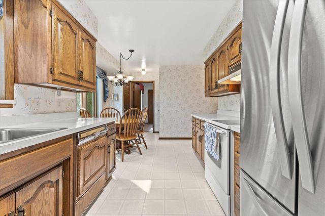 8225 64th AVENUE, Kenosha, WI 53142