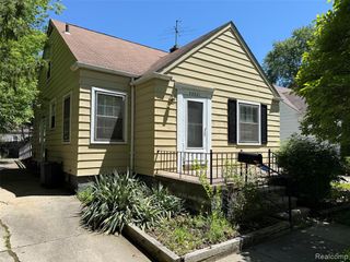 20221 Kenosha Street, Harper Woods, MI 48225