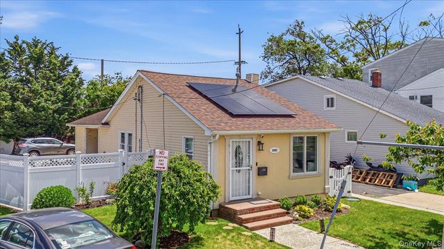 3093 Royal Avenue, Oceanside, NY 11572