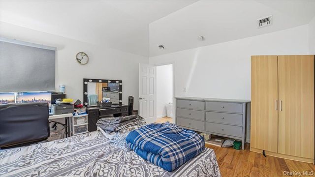 3093 Royal Avenue, Oceanside, NY 11572