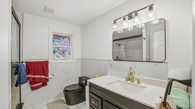 3093 Royal Avenue, Oceanside, NY 11572