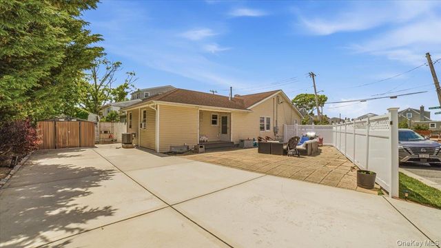 3093 Royal Avenue, Oceanside, NY 11572