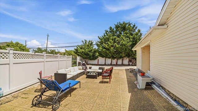 3093 Royal Avenue, Oceanside, NY 11572