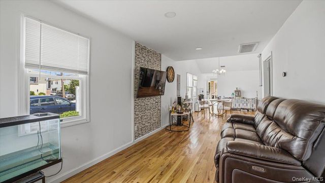 3093 Royal Avenue, Oceanside, NY 11572