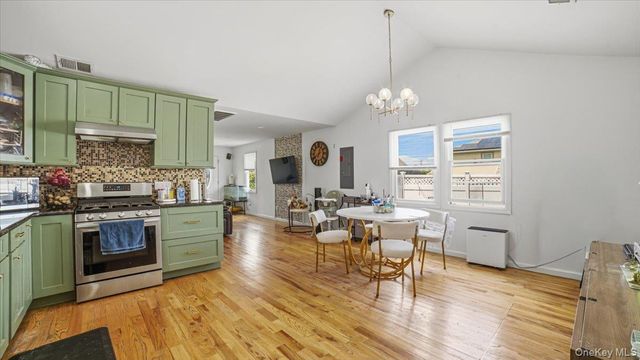 3093 Royal Avenue, Oceanside, NY 11572