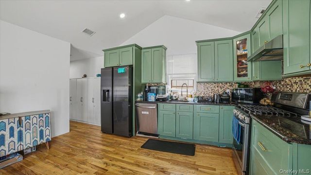 3093 Royal Avenue, Oceanside, NY 11572
