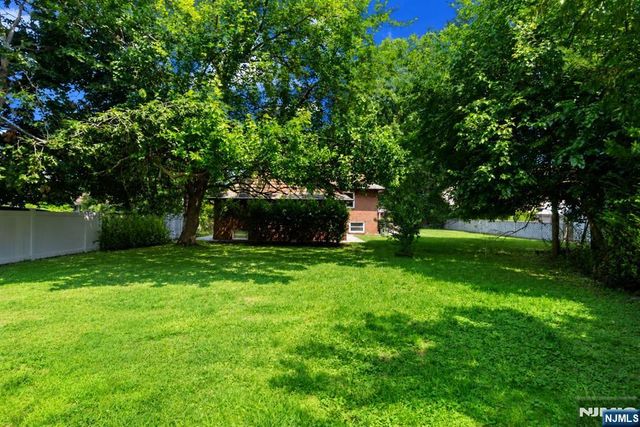 76 Niehaus Avenue, Little Ferry, NJ 07643