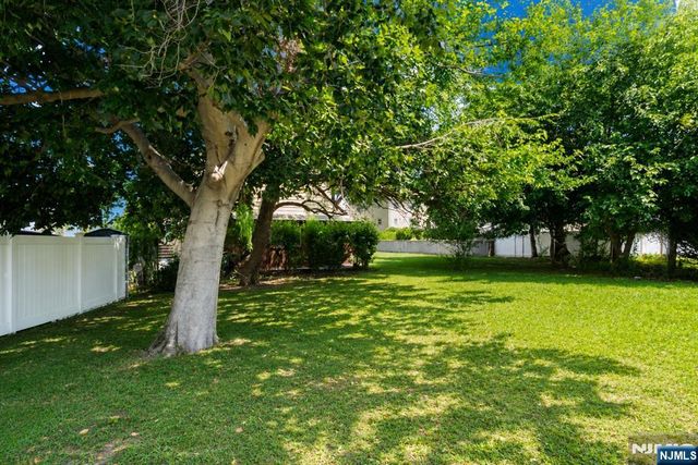 76 Niehaus Avenue, Little Ferry, NJ 07643