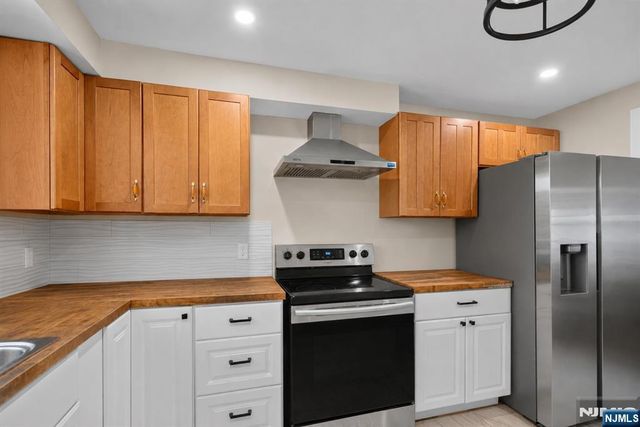 76 Niehaus Avenue, Little Ferry, NJ 07643