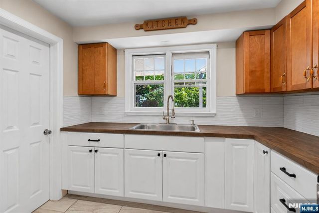 76 Niehaus Avenue, Little Ferry, NJ 07643
