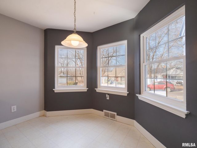 1606 CIRCLE Road, Peoria, IL 61604