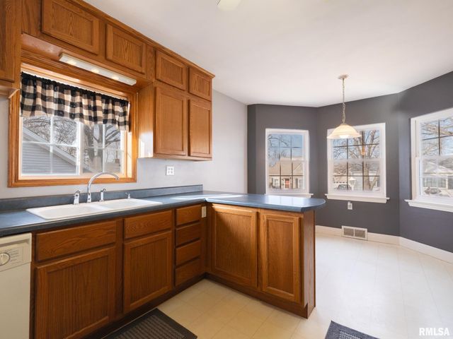 1606 CIRCLE Road, Peoria, IL 61604