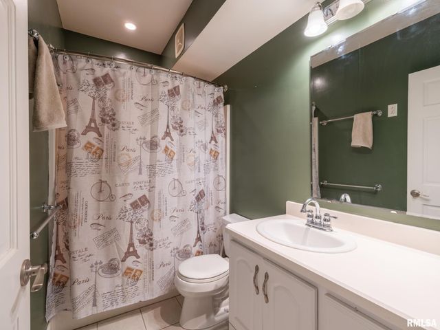 1606 CIRCLE Road, Peoria, IL 61604