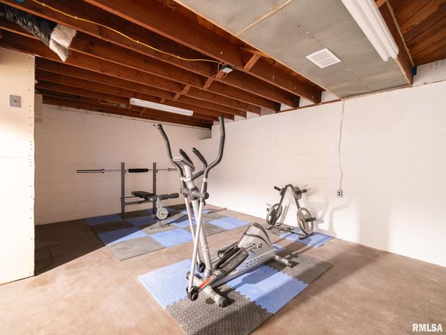 1606 CIRCLE Road, Peoria, IL 61604