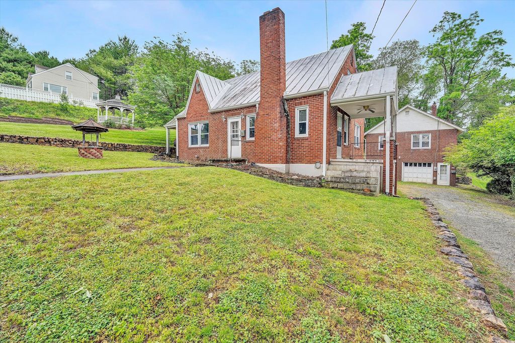 114 W CHURCH ST, Rocky Mount, VA 24151