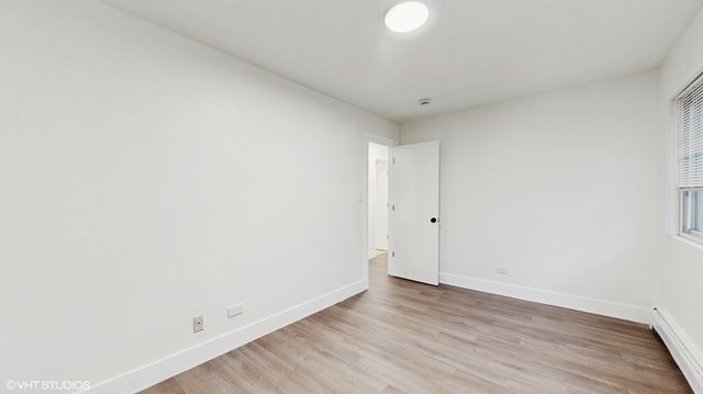 10382 Michael Todd Terrace 2E, Glenview, IL 60025