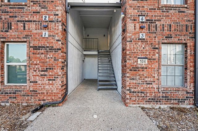 104 N Heights Drive, Crowley, TX 76036