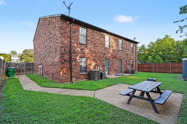 104 N Heights Drive, Crowley, TX 76036