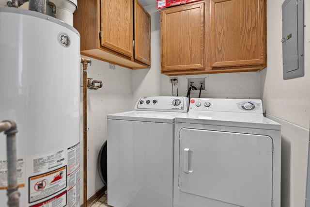 1753 Plymouth Court B, Wheaton, IL 60189