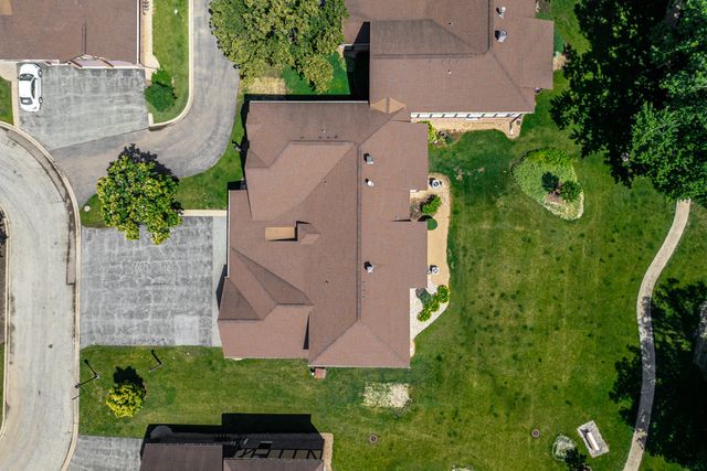 1753 Plymouth Court B, Wheaton, IL 60189