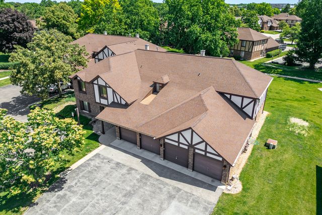1753 Plymouth Court B, Wheaton, IL 60189