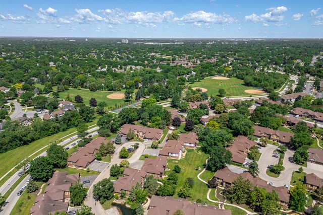 1753 Plymouth Court B, Wheaton, IL 60189