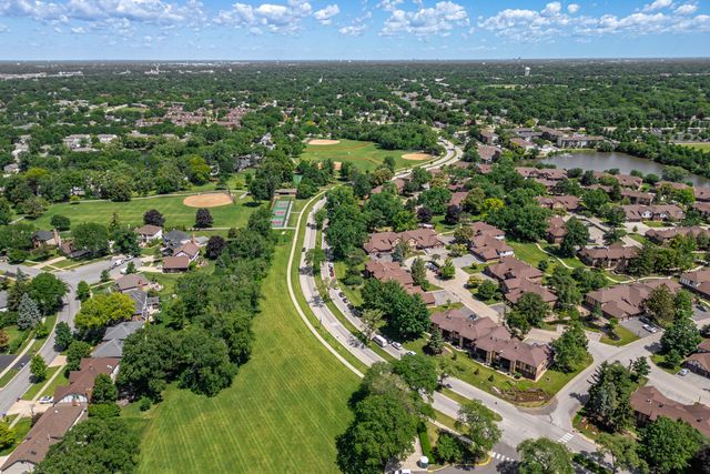1753 Plymouth Court B, Wheaton, IL 60189