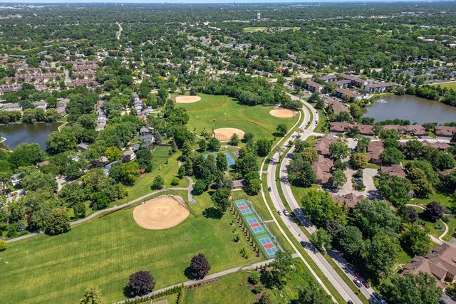 1753 Plymouth Court B, Wheaton, IL 60189