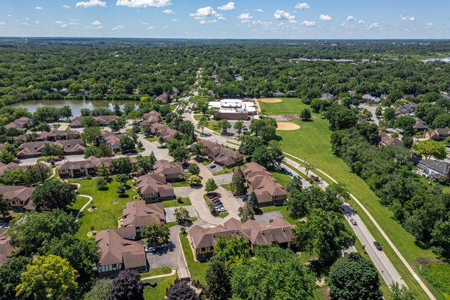 1753 Plymouth Court B, Wheaton, IL 60189