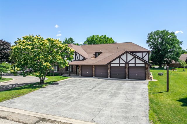 1753 Plymouth Court B, Wheaton, IL 60189