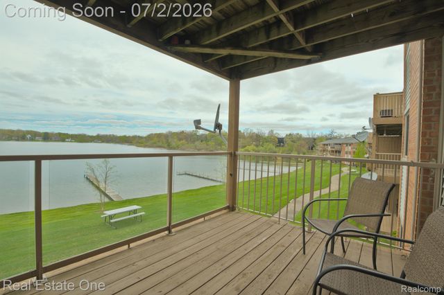 1944 KLINGENSMITH Road 41, Bloomfield Charter Township, MI 48302