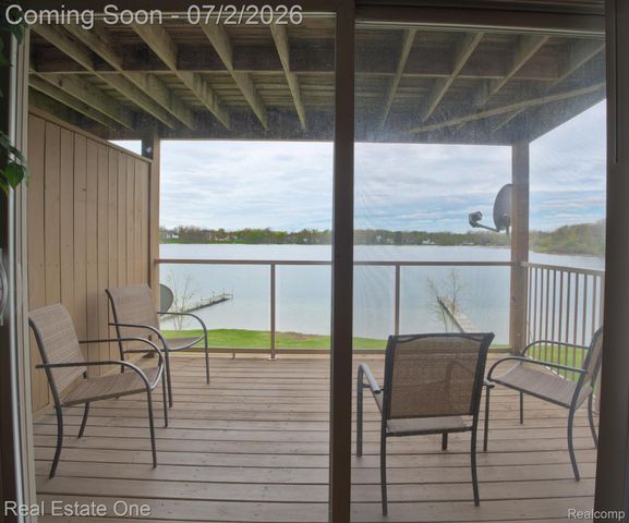 1944 KLINGENSMITH Road 41, Bloomfield Charter Township, MI 48302