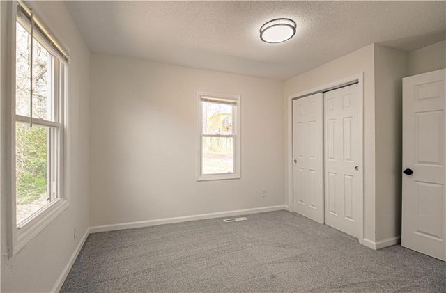 231 Springdale Avenue, Bonner Springs, KS 66012