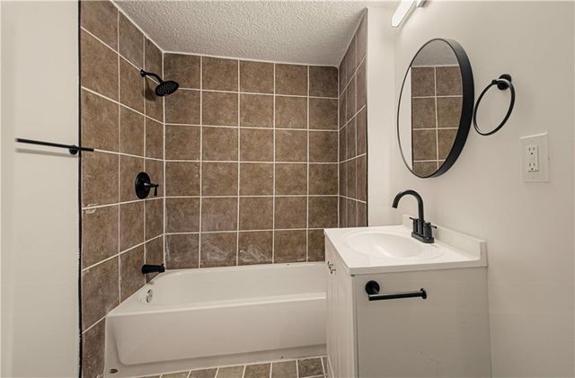 231 Springdale Avenue, Bonner Springs, KS 66012