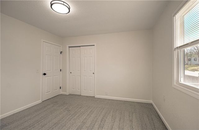 231 Springdale Avenue, Bonner Springs, KS 66012