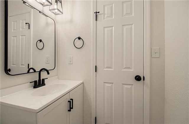 231 Springdale Avenue, Bonner Springs, KS 66012