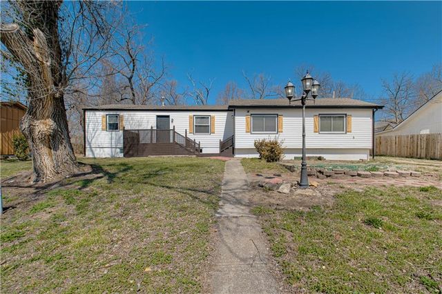 231 Springdale Avenue, Bonner Springs, KS 66012