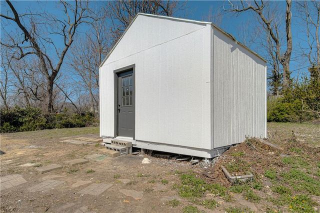 231 Springdale Avenue, Bonner Springs, KS 66012