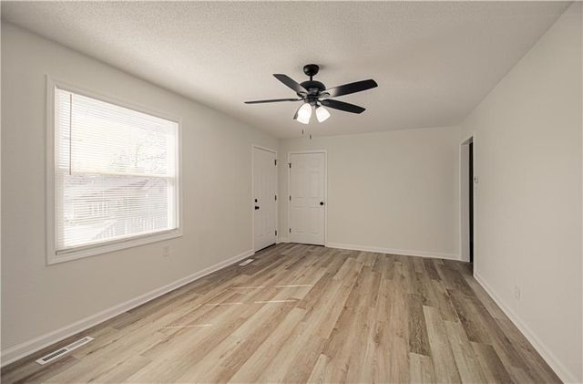 231 Springdale Avenue, Bonner Springs, KS 66012