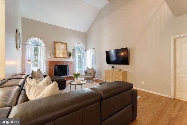 12704 AUTUMN CREST DR, Oak Hill, VA 20171