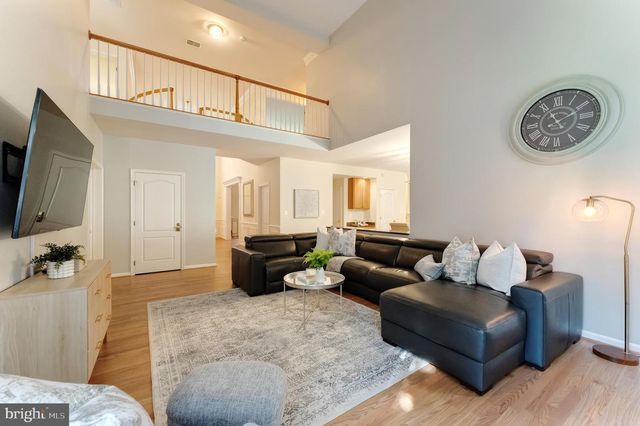 12704 AUTUMN CREST DR, Oak Hill, VA 20171