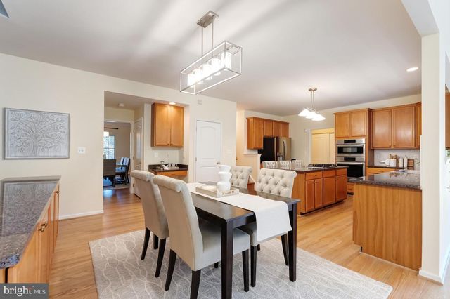 12704 AUTUMN CREST DR, Oak Hill, VA 20171