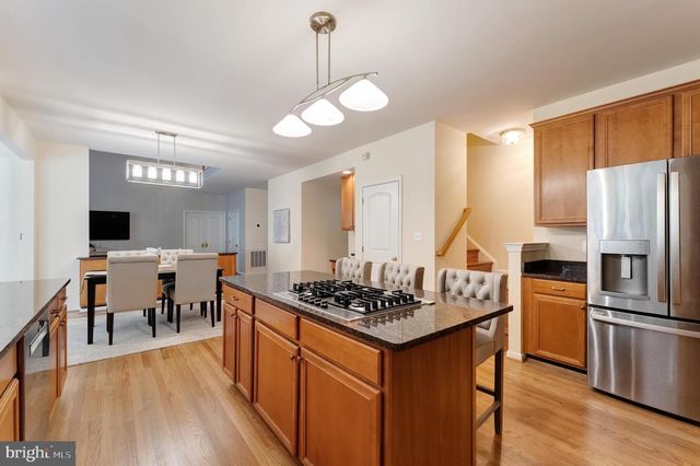 12704 AUTUMN CREST DR, Oak Hill, VA 20171